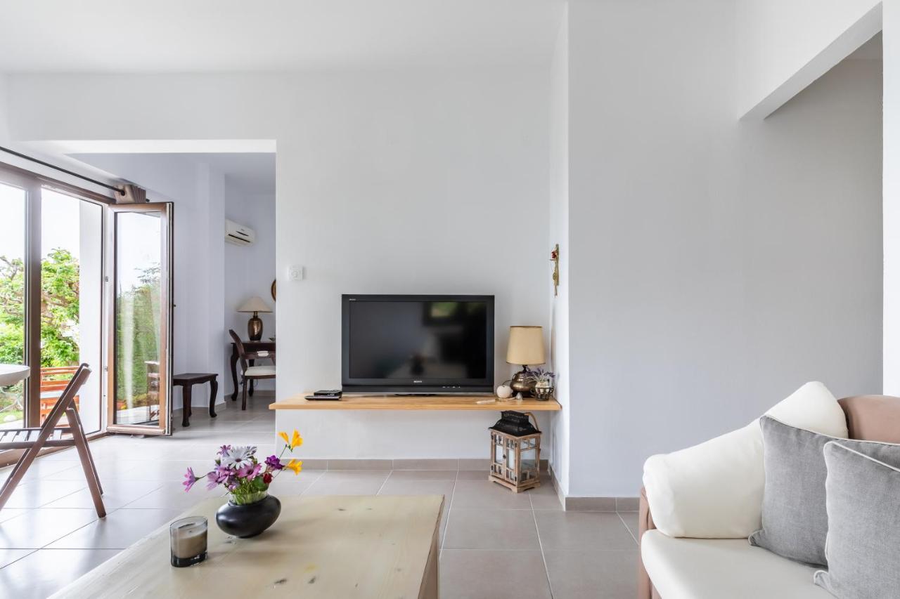 Oikia Guesthouse Stafylos Bagian luar foto