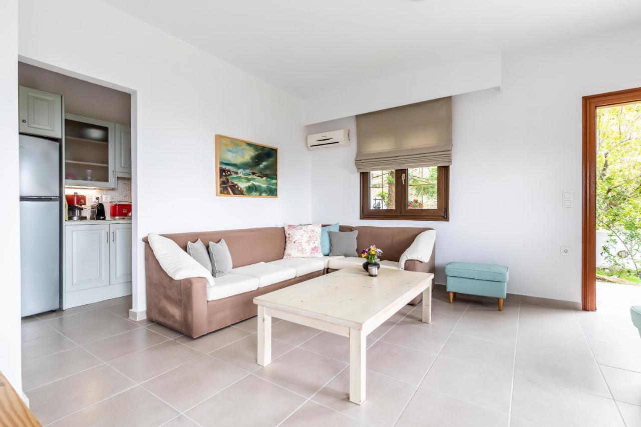 Oikia Guesthouse Stafylos Bagian luar foto