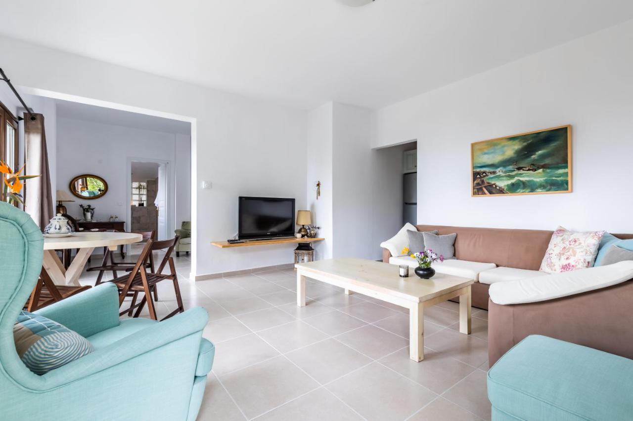 Oikia Guesthouse Stafylos Bagian luar foto