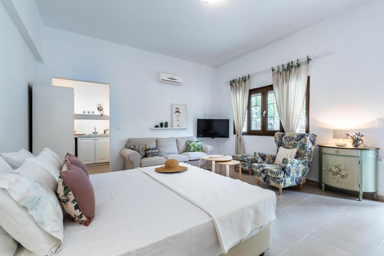 Oikia Guesthouse Stafylos Bagian luar foto