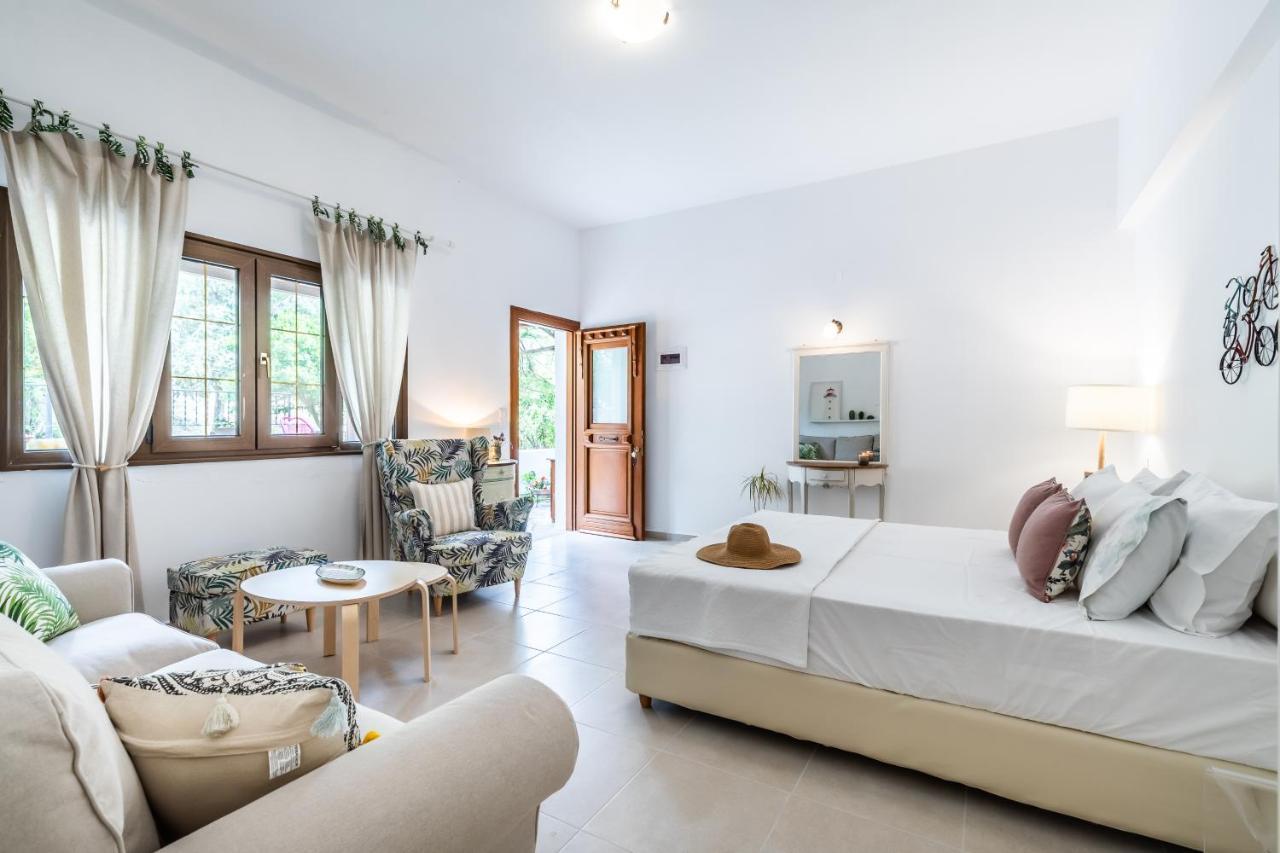 Oikia Guesthouse Stafylos Bagian luar foto