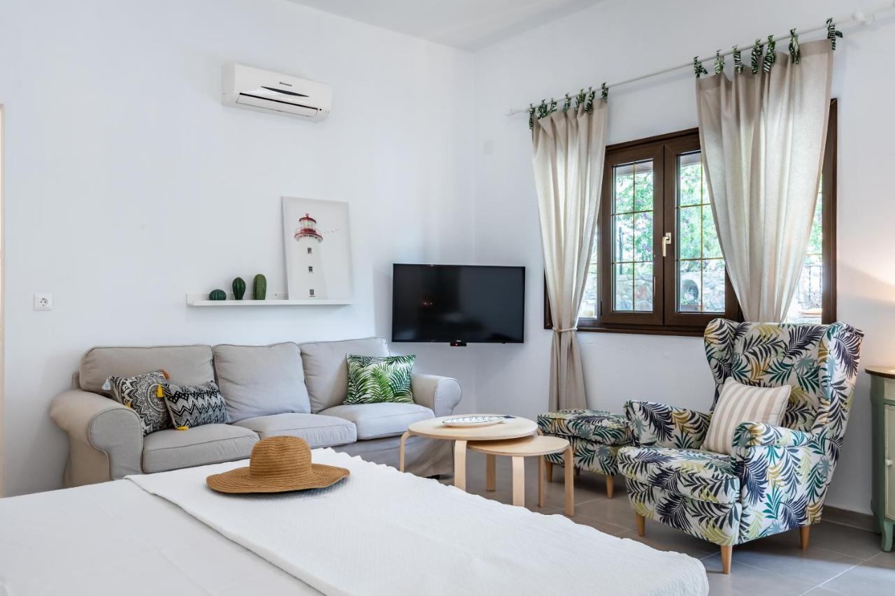 Oikia Guesthouse Stafylos Bagian luar foto