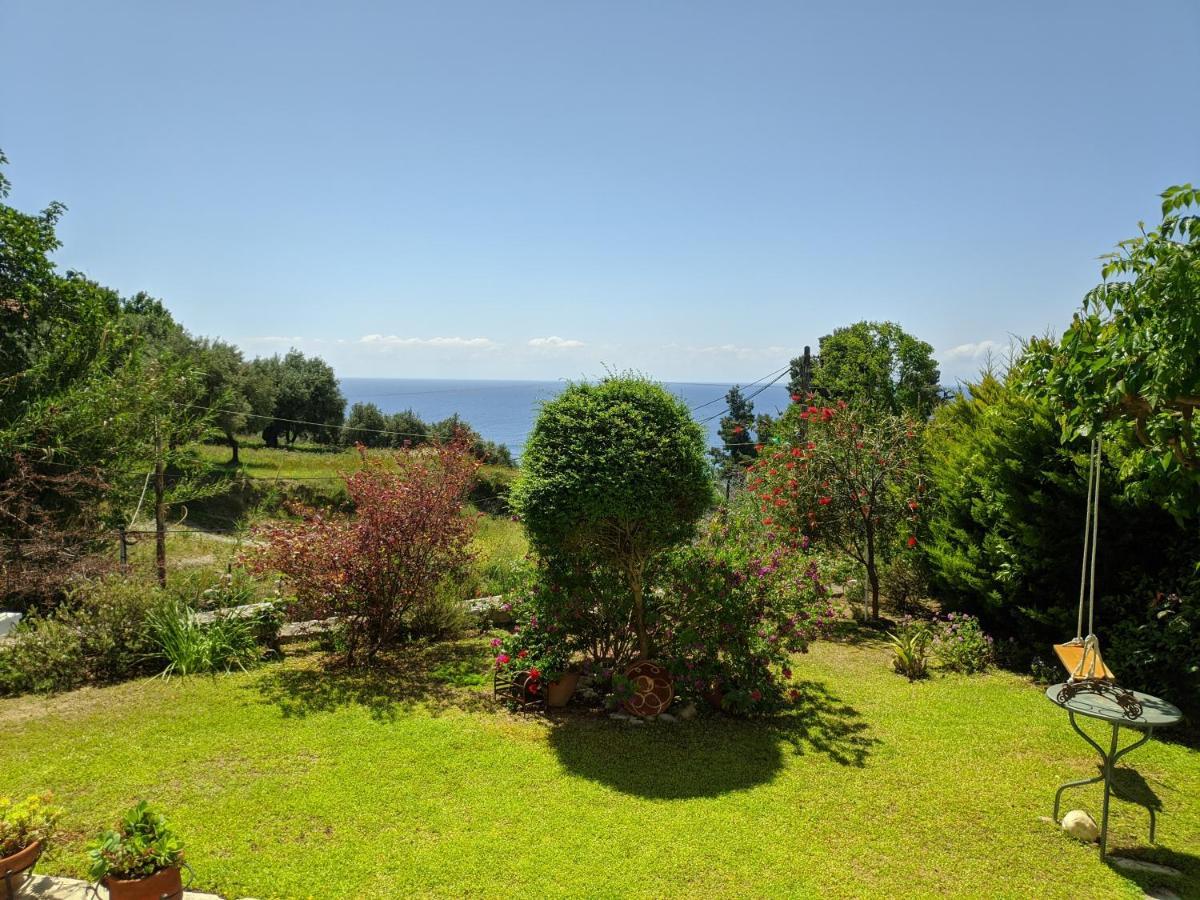 Oikia Guesthouse Stafylos Bagian luar foto